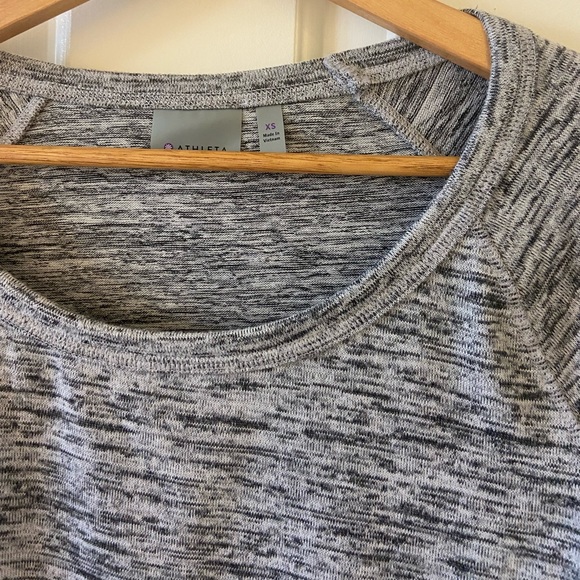 New Athleta Shirt Top Women’s Long Sleeve Heathered Gray Soft Material Size XS - Picture 5 of 6
